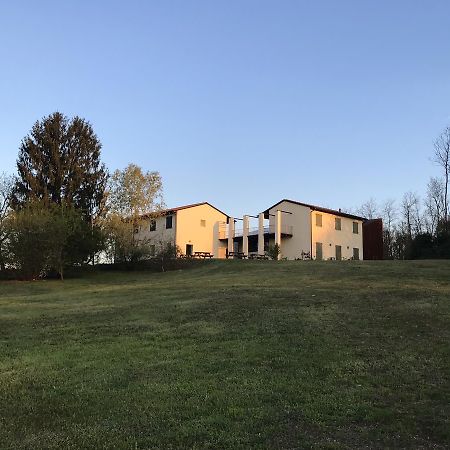 Cascina Monte Diviso Hostel กัลลาราเต ภายนอก รูปภาพ