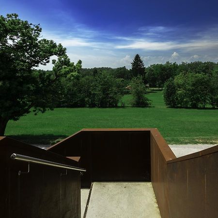 Cascina Monte Diviso Hostel กัลลาราเต ภายนอก รูปภาพ