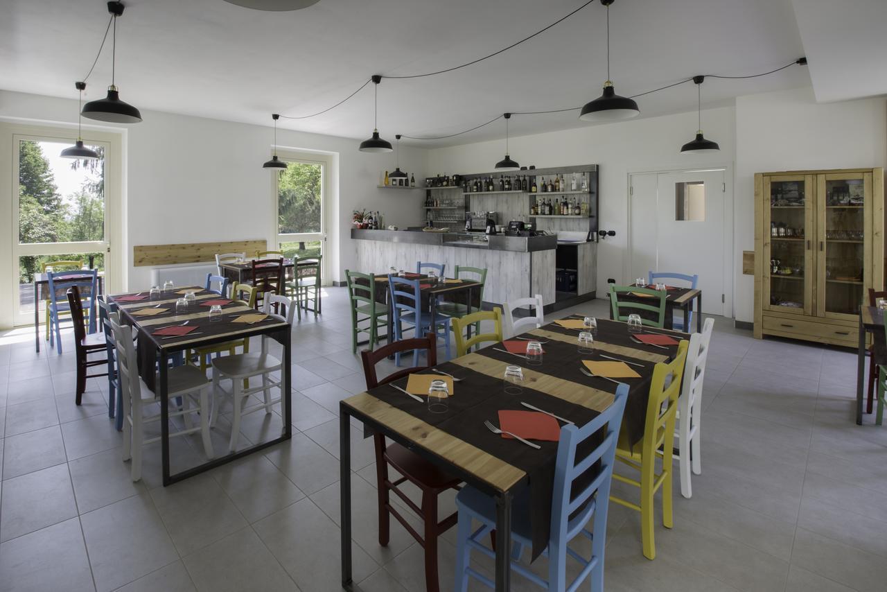 Cascina Monte Diviso Hostel กัลลาราเต ภายนอก รูปภาพ
