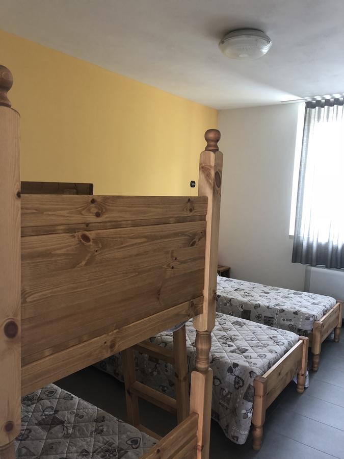 Cascina Monte Diviso Hostel กัลลาราเต ภายนอก รูปภาพ