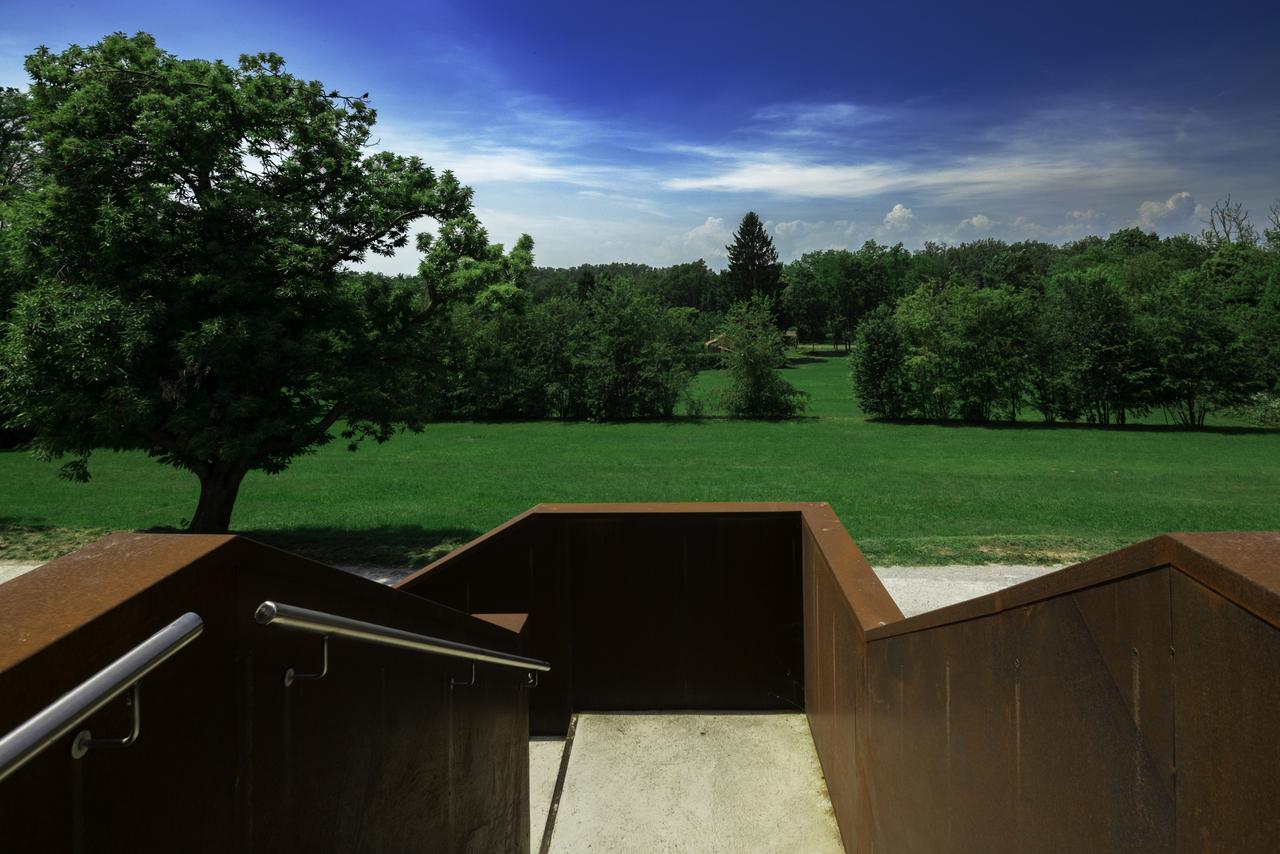 Cascina Monte Diviso Hostel กัลลาราเต ภายนอก รูปภาพ