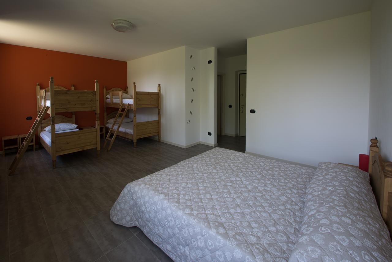Cascina Monte Diviso Hostel กัลลาราเต ภายนอก รูปภาพ