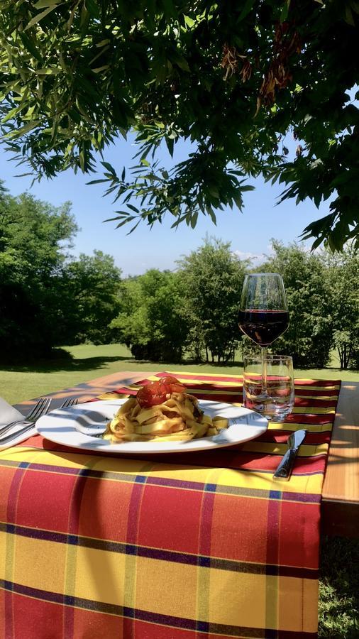 Cascina Monte Diviso Hostel กัลลาราเต ภายนอก รูปภาพ