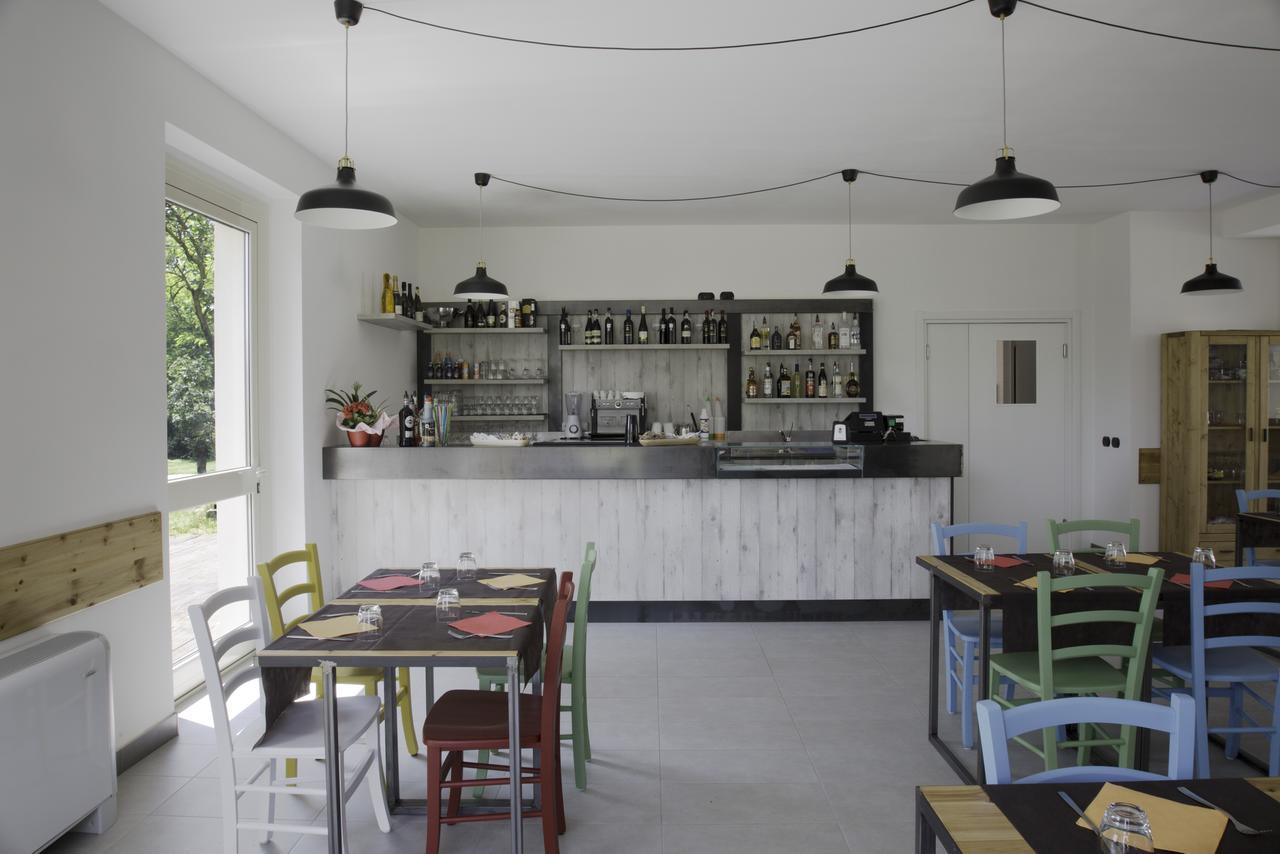 Cascina Monte Diviso Hostel กัลลาราเต ภายนอก รูปภาพ