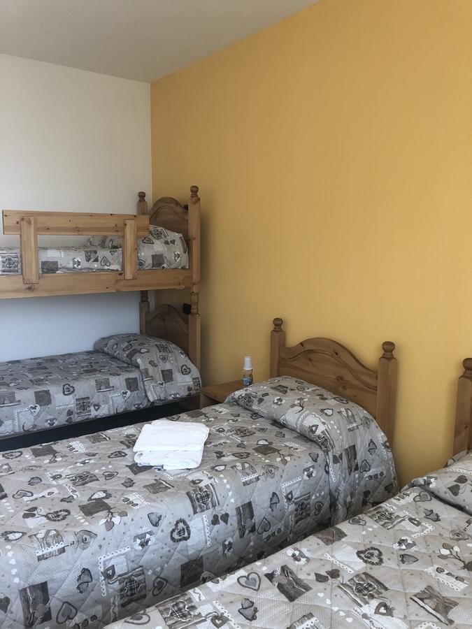 Cascina Monte Diviso Hostel กัลลาราเต ภายนอก รูปภาพ